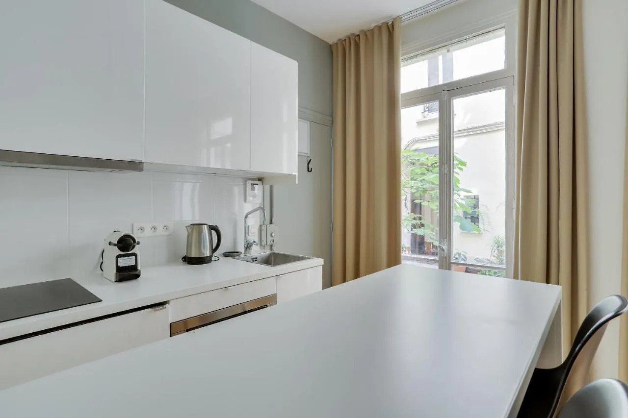 Charmant Studio Au Coeur De Paris Pour 2 Personnes By Weekome 0*,