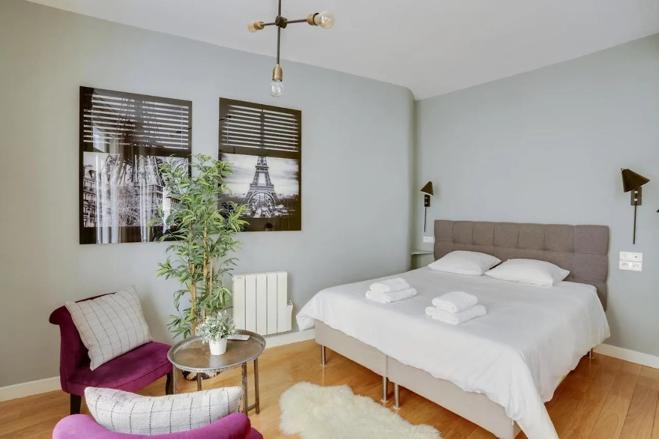Charmant Studio Au Coeur De Paris Pour 2 Personnes By Weekome France