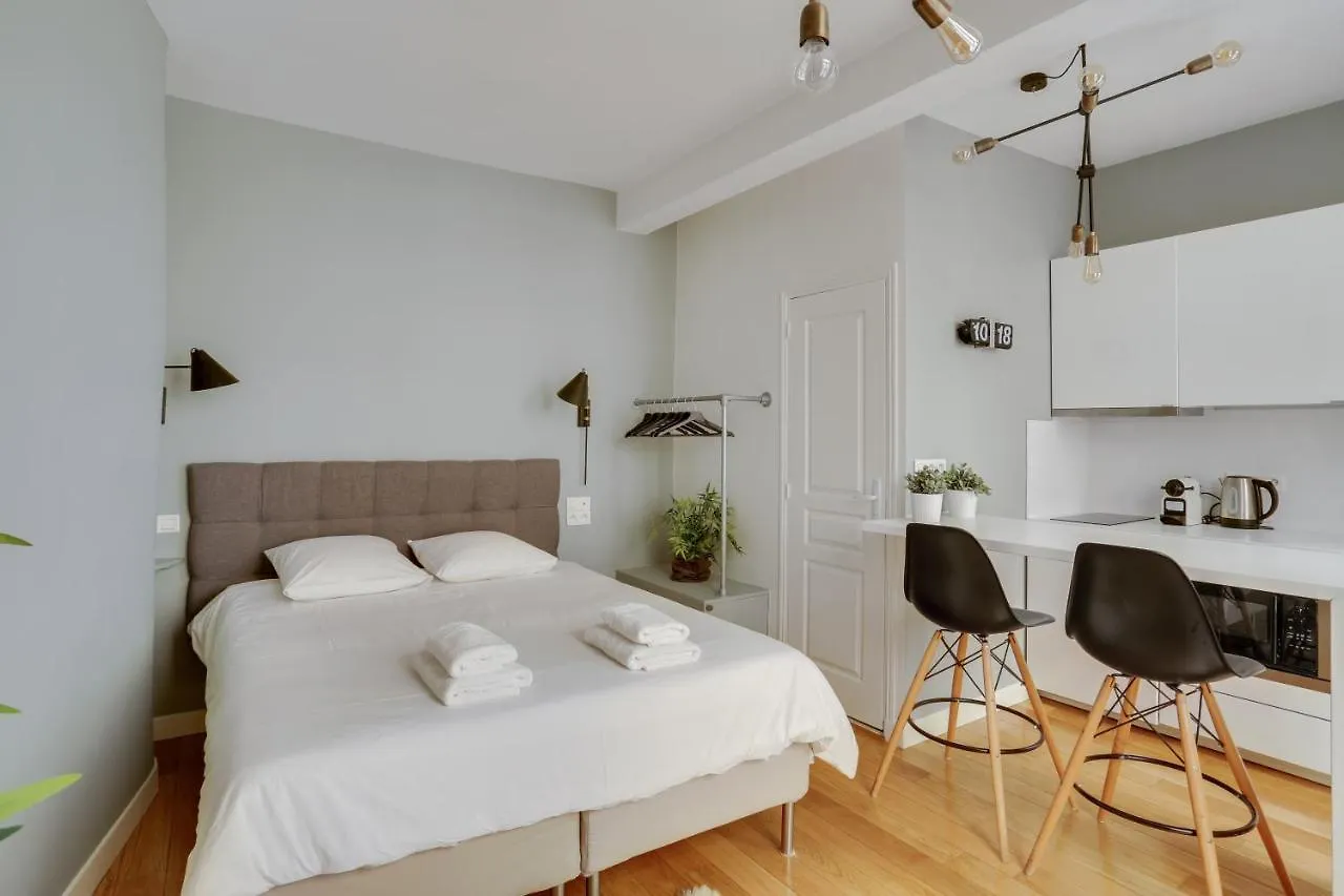 Charmant Studio Au Coeur De Paris Pour 2 Personnes By Weekome Γαλλία