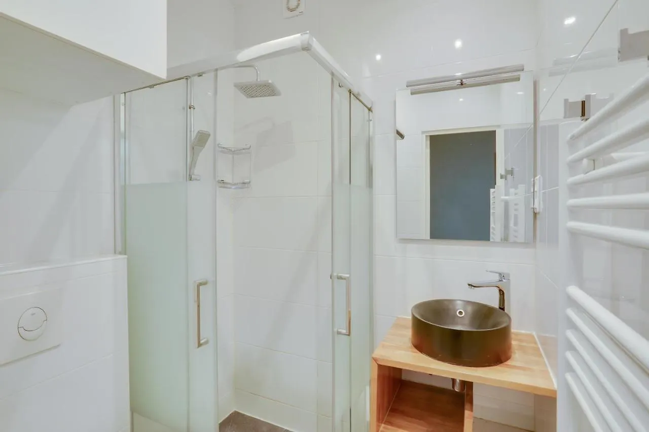 Charmant Studio Au Coeur De Paris Pour 2 Personnes By Weekome