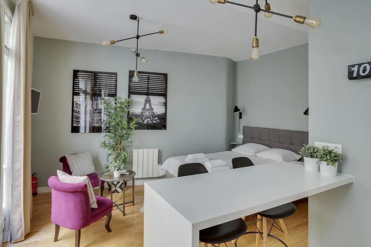 Charmant Studio Au Coeur De Paris Pour 2 Personnes By Weekome